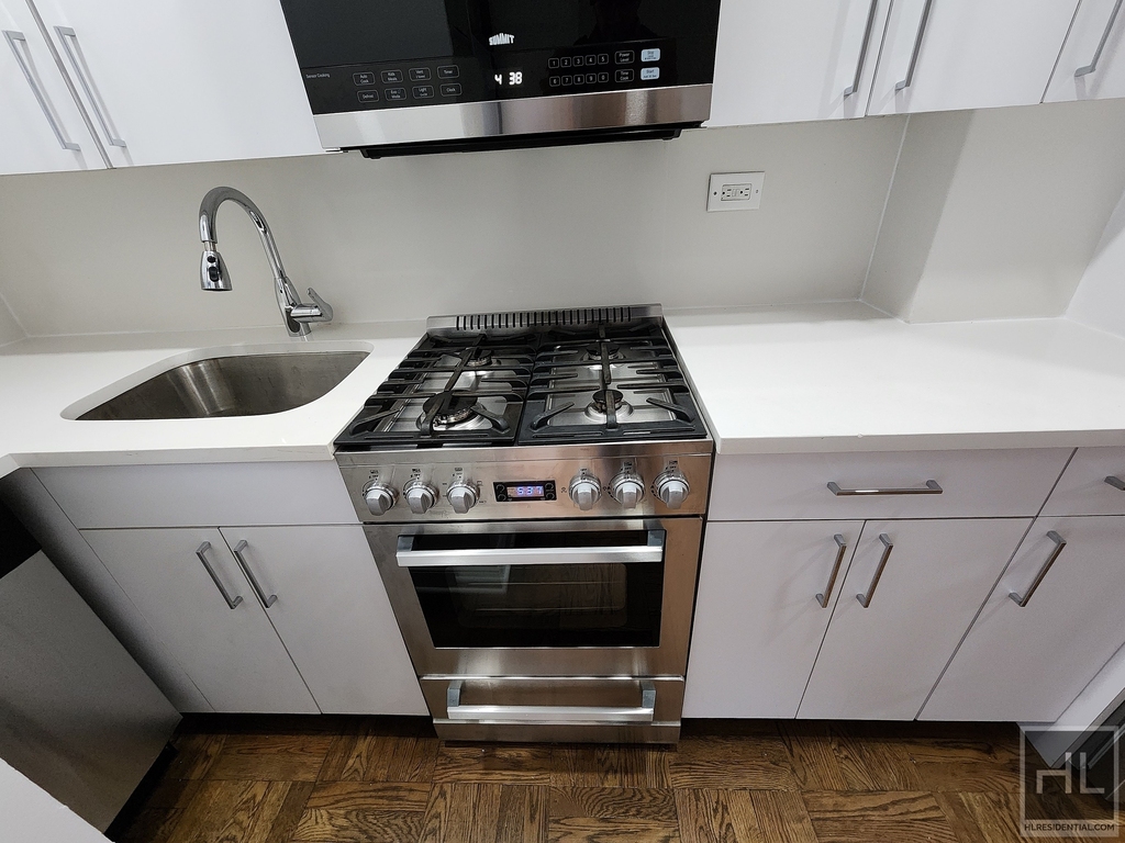 East 35 Street - Photo 2