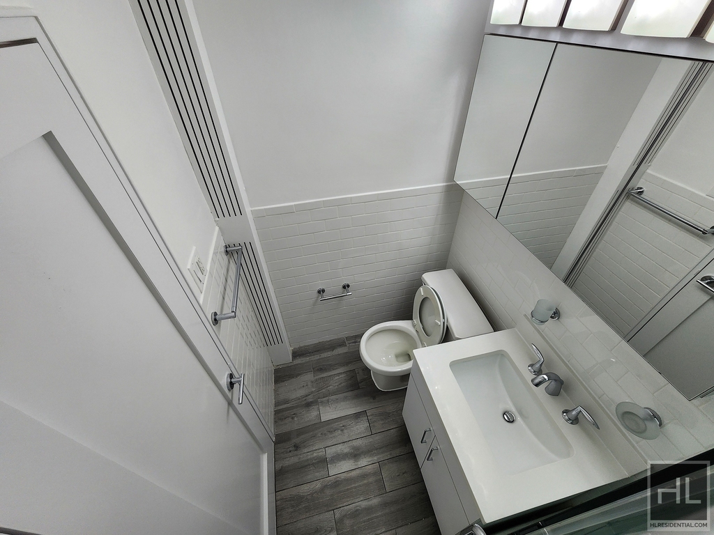 East 35 Street - Photo 3