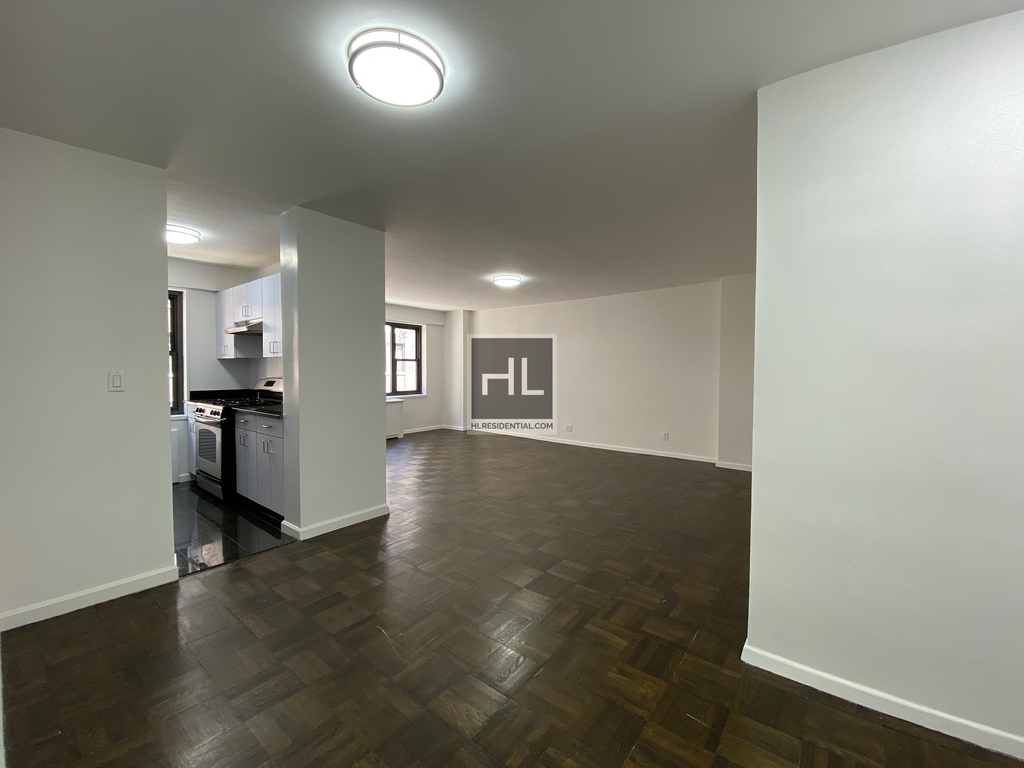 East 56 Street - Photo 2
