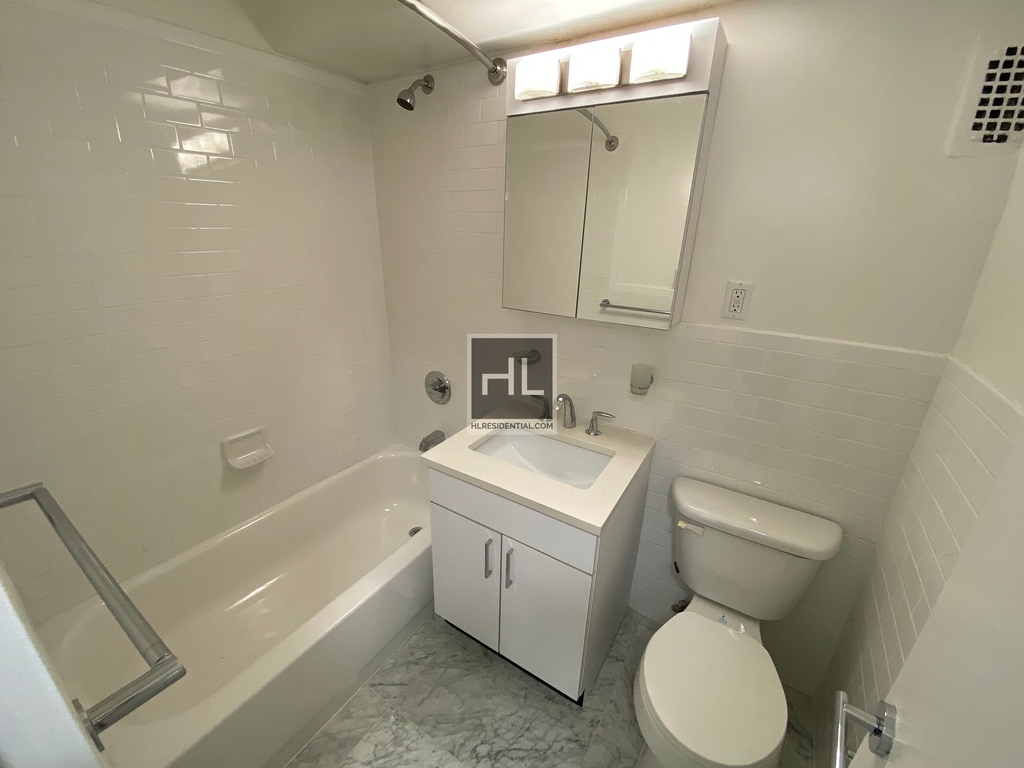 East 56 Street - Photo 4