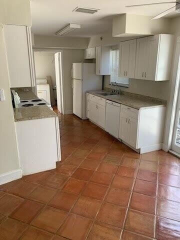 223 Se 14th Place - Photo 5