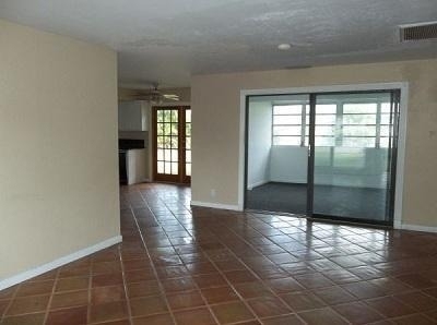 223 Se 14th Place - Photo 1