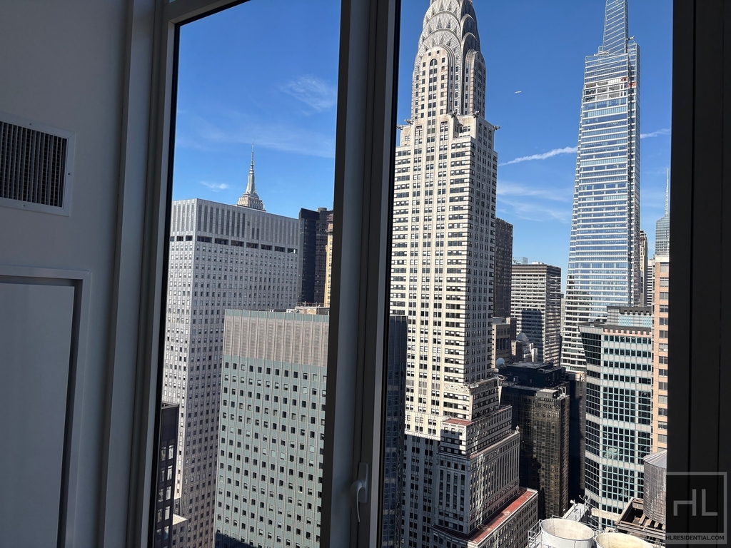 East 44th Street - Photo 3