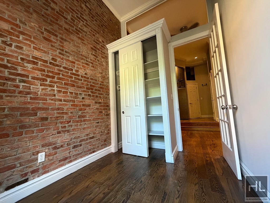 West 14 Street - Photo 4