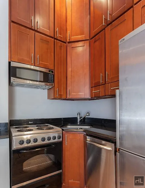 West 14 Street - Photo 1