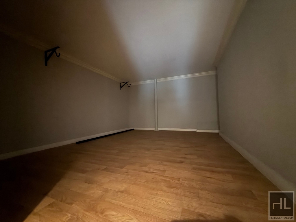 West 14 Street - Photo 6