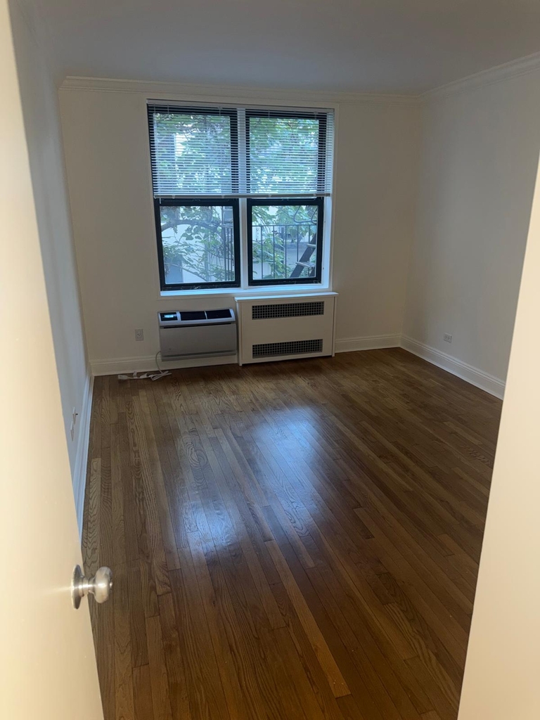 West 16th Street - Photo 5