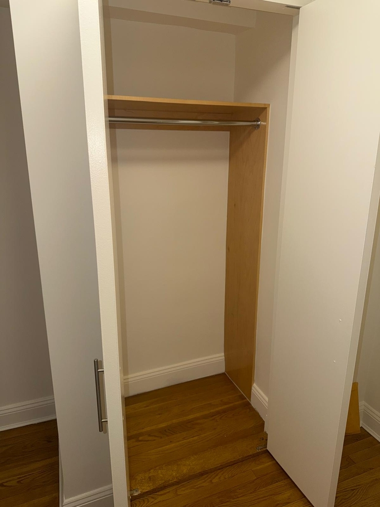 West 16th Street - Photo 8