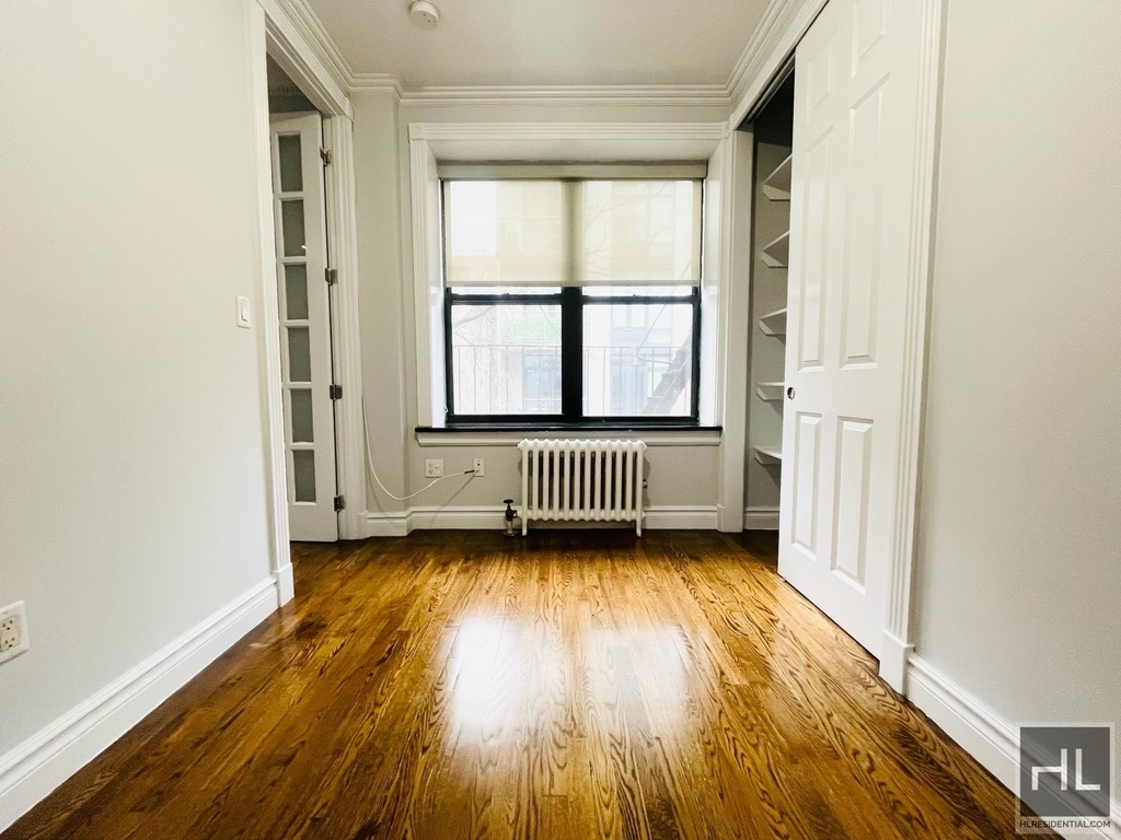 East 13th Street - Photo 4