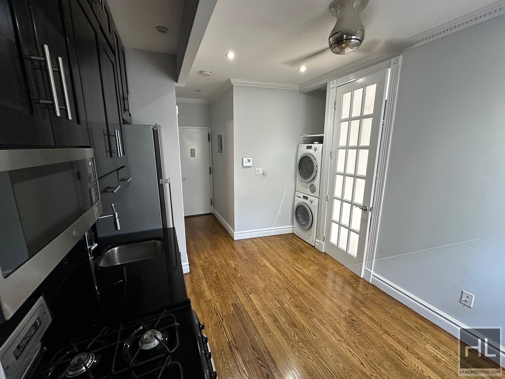 East 13th Street - Photo 8
