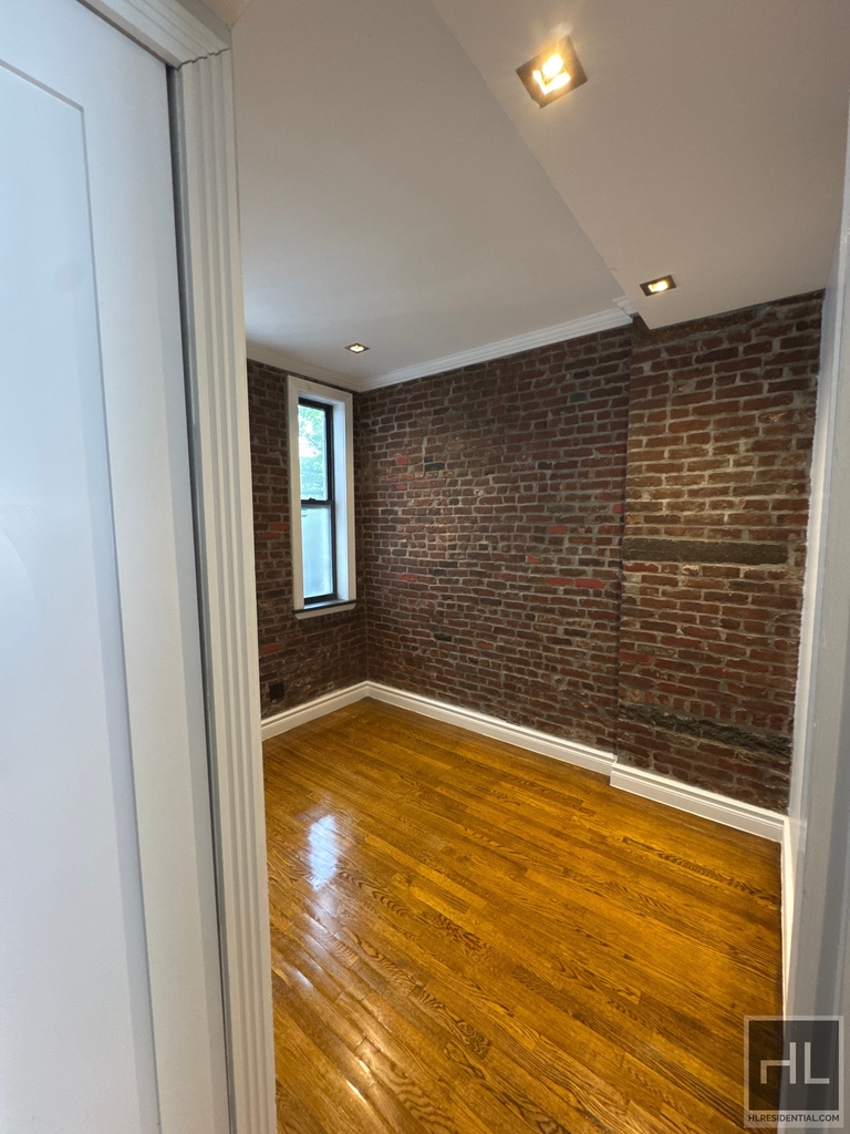 East 13th Street - Photo 6