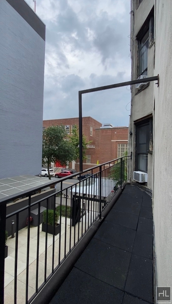 Avenue B - Photo 12