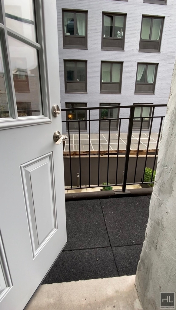 Avenue B - Photo 11