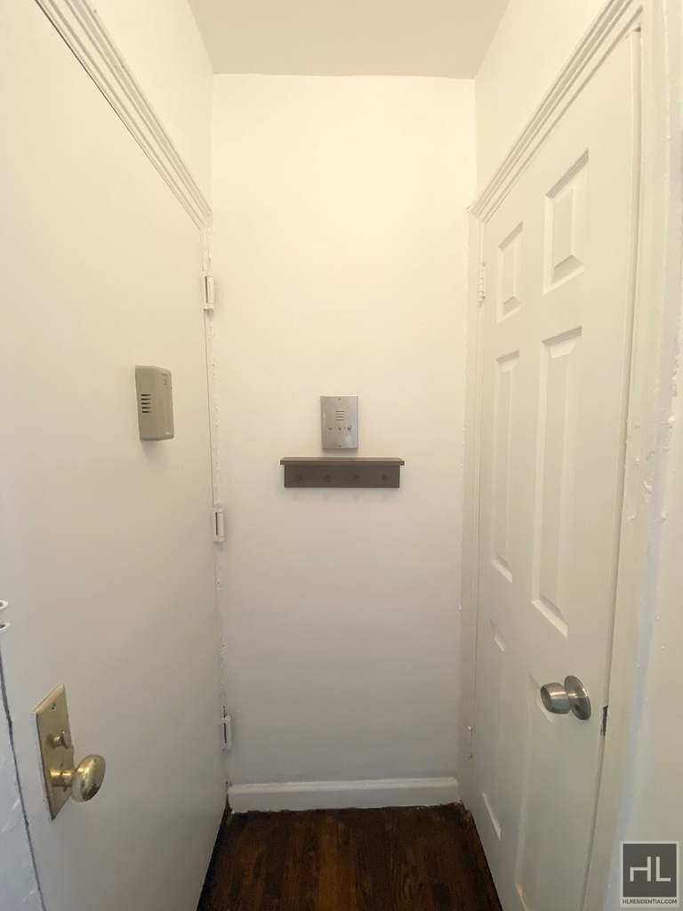 East 4 Street - Photo 6