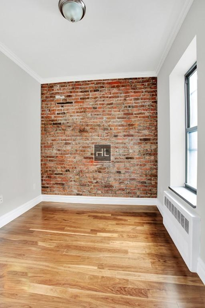 Avenue B - Photo 1