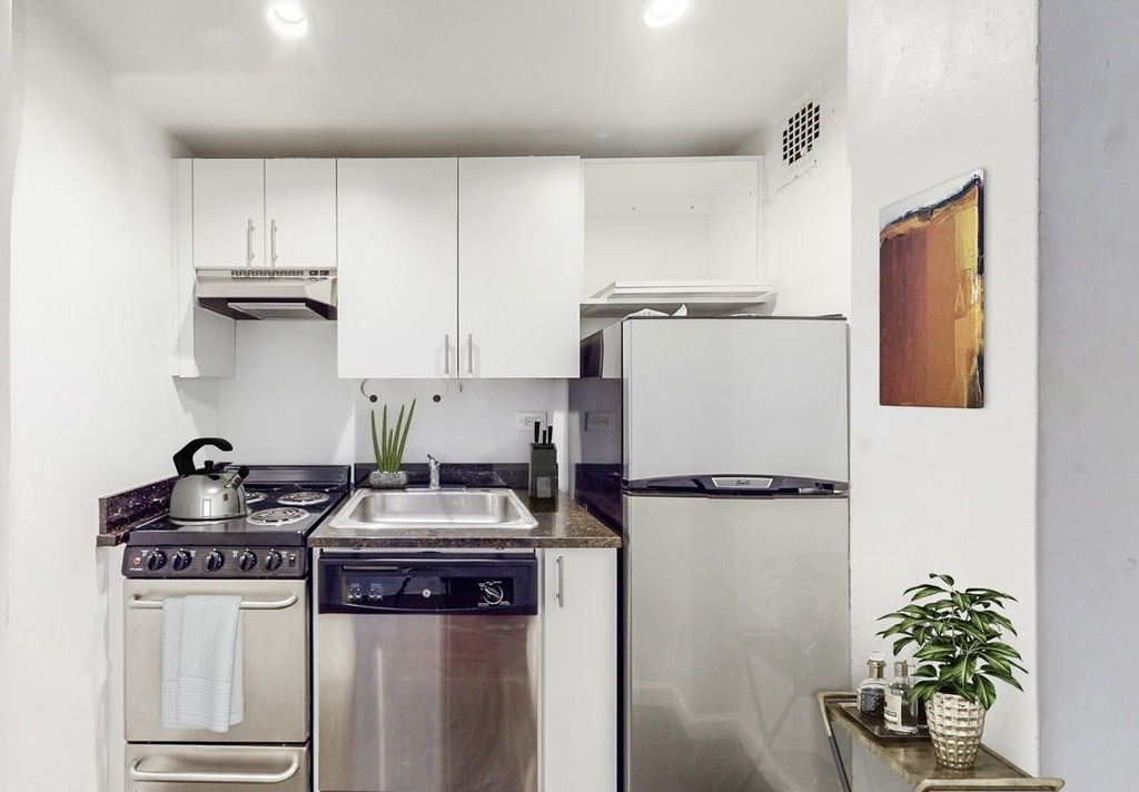 West 73rd Street - Photo 3