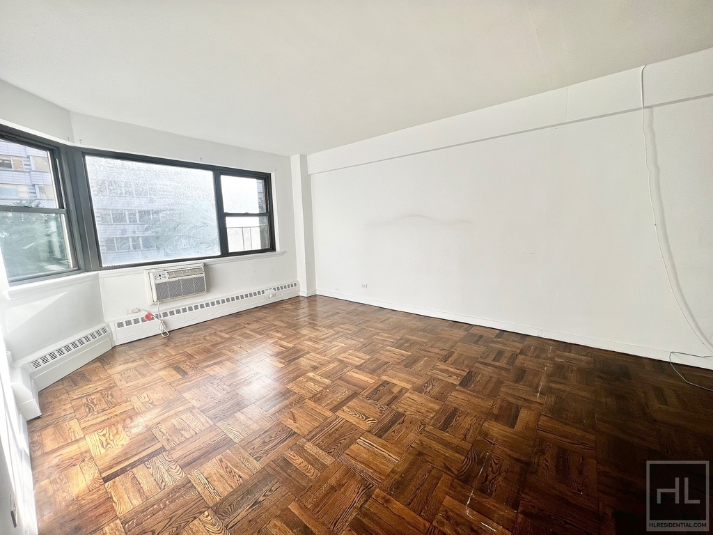 East 69 Street - Photo 1