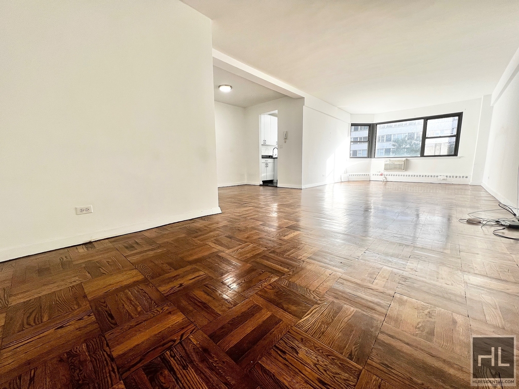 East 69 Street - Photo 2