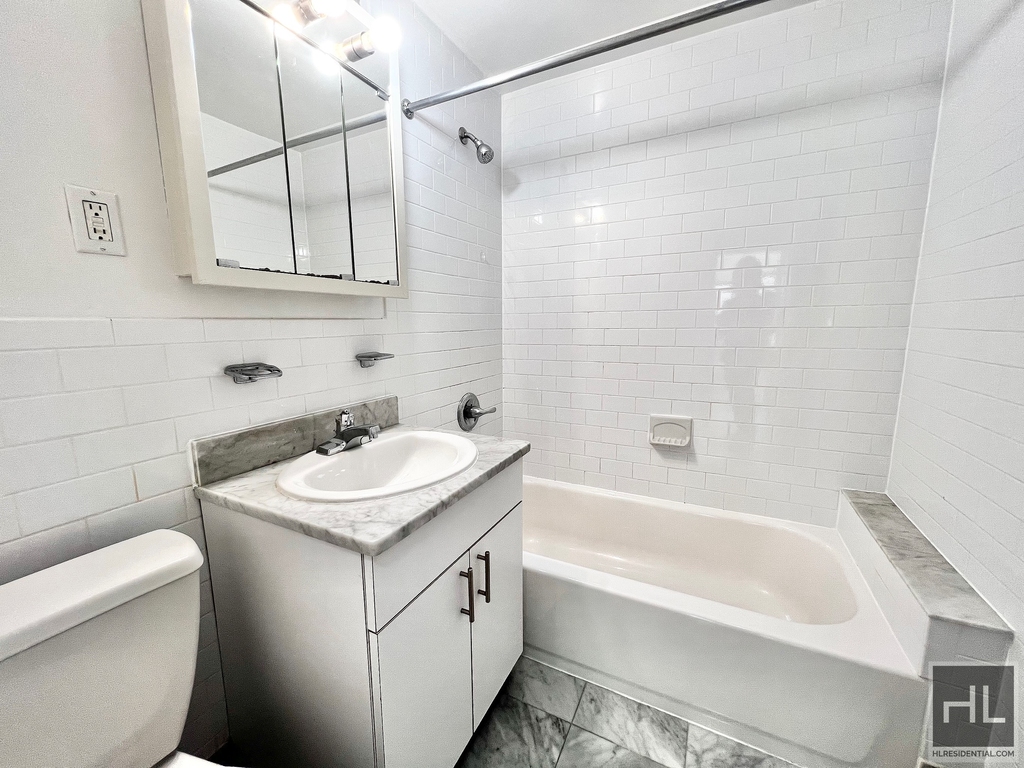 East 69 Street - Photo 4