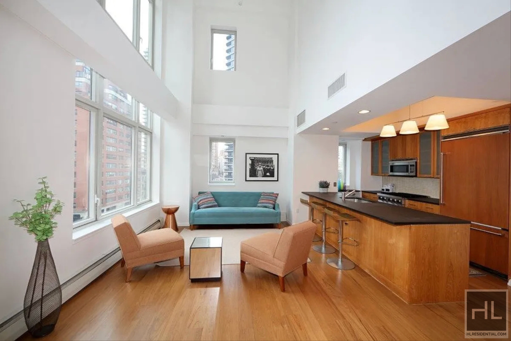 East 59 Street - Photo 4