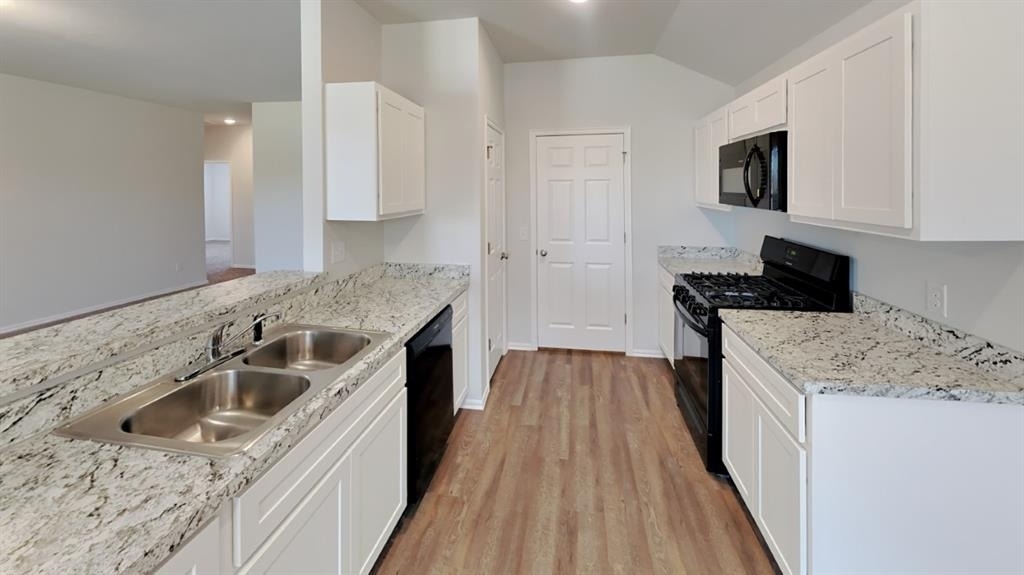 10005 Wessex Drive - Photo 3