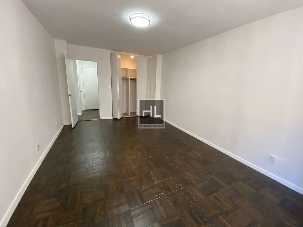 East 56 Street - Photo 7