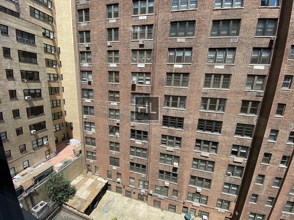East 56 Street - Photo 9
