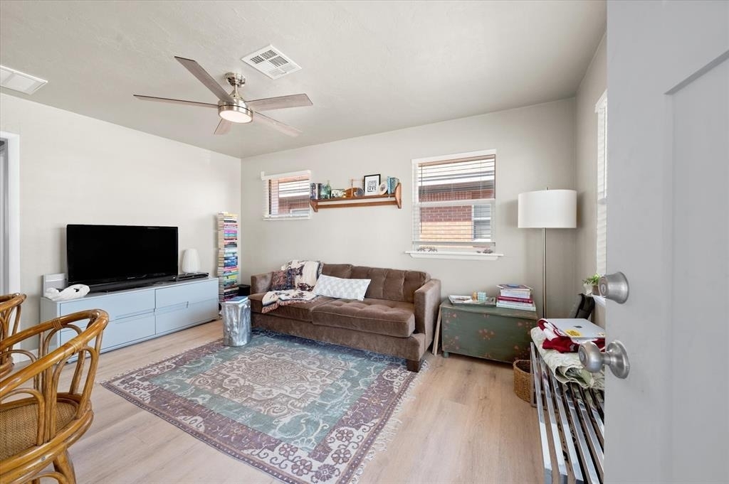 920 E Wayne Street - Photo 3