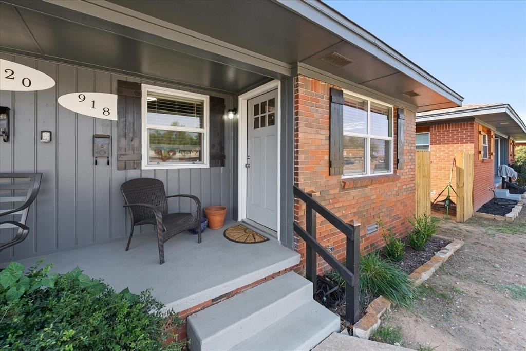 920 E Wayne Street - Photo 1
