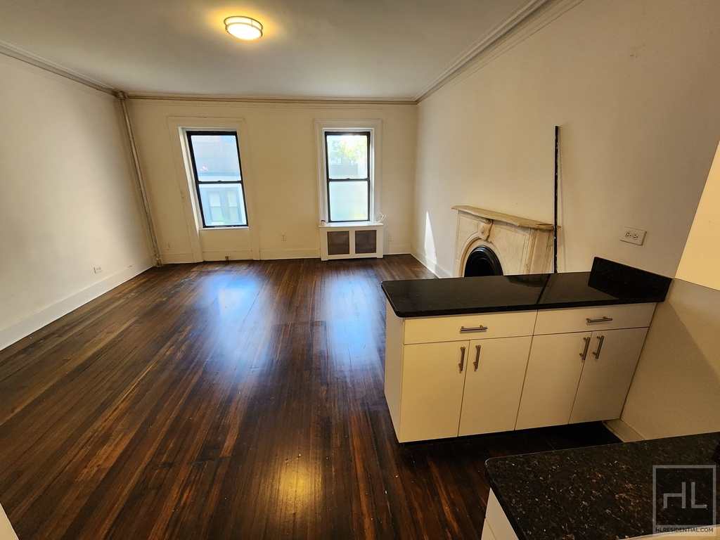 East 65 Street - Photo 0