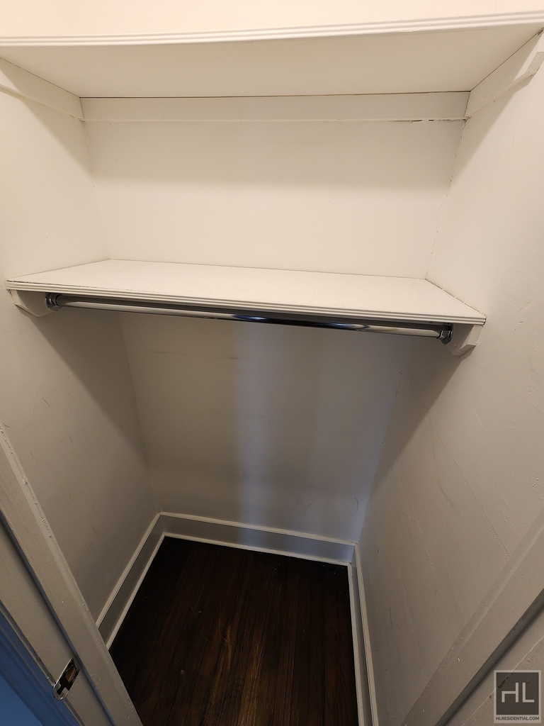 East 65 Street - Photo 9