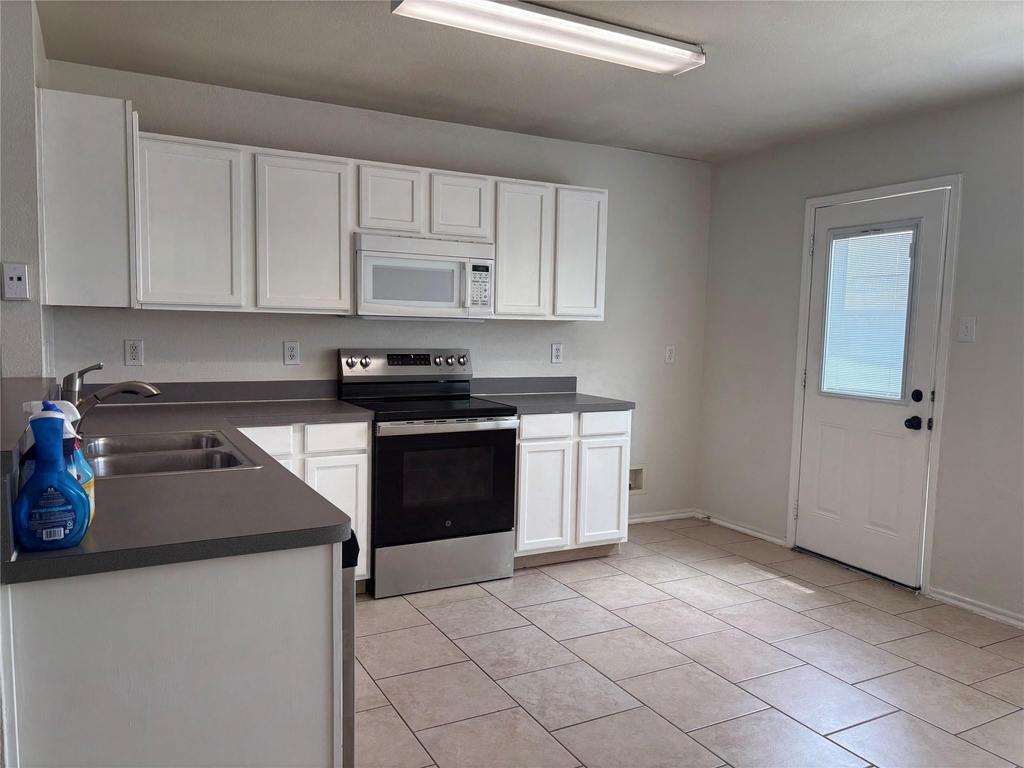 2711 Prairie Creek Drive - Photo 5