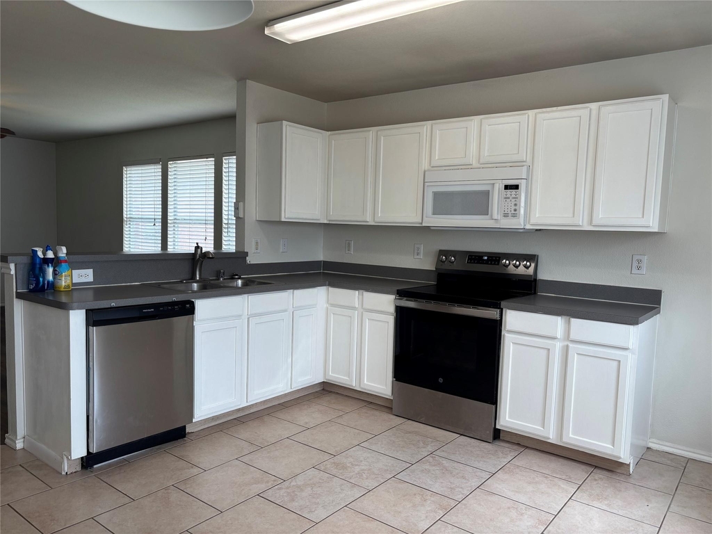 2711 Prairie Creek Drive - Photo 6