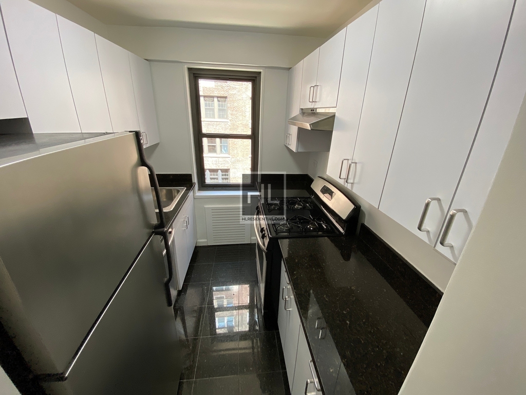 East 56 Street - Photo 3