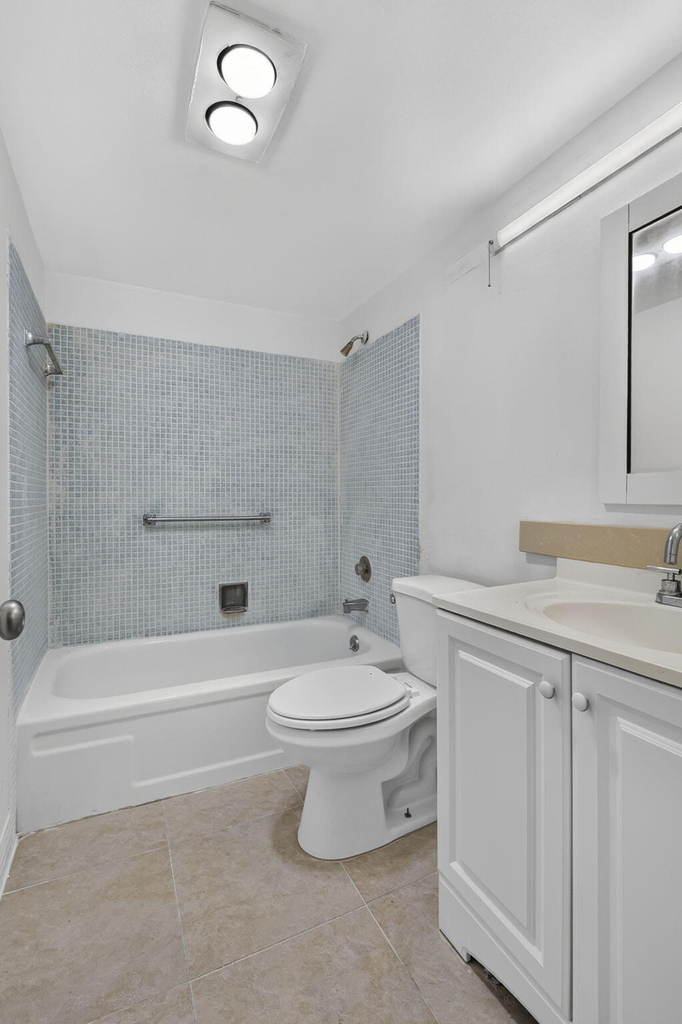 210 Canterbury J - Photo 9