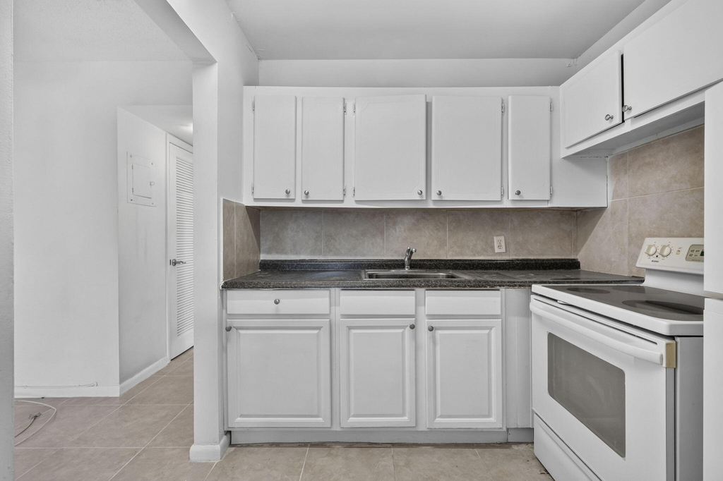 210 Canterbury J - Photo 11