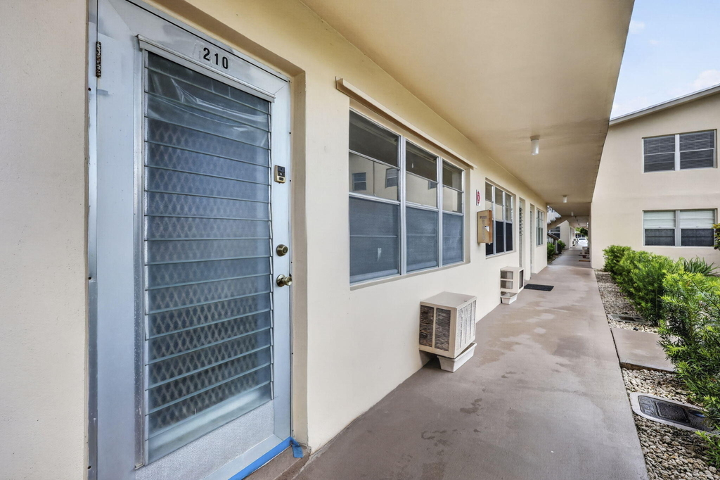 210 Canterbury J - Photo 22