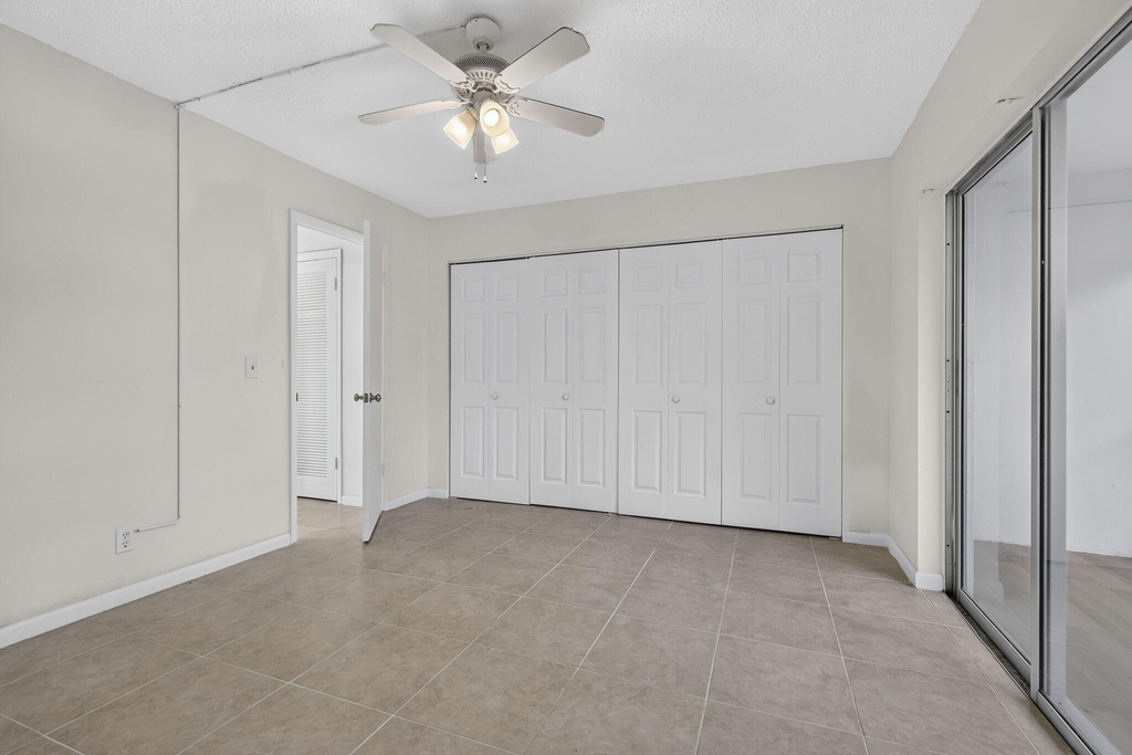 210 Canterbury J - Photo 15