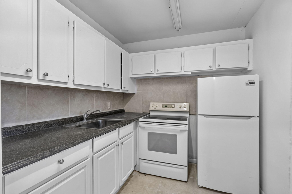 210 Canterbury J - Photo 10