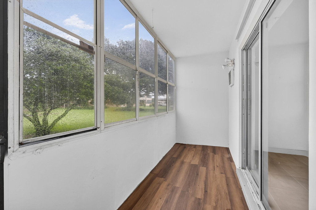 210 Canterbury J - Photo 25