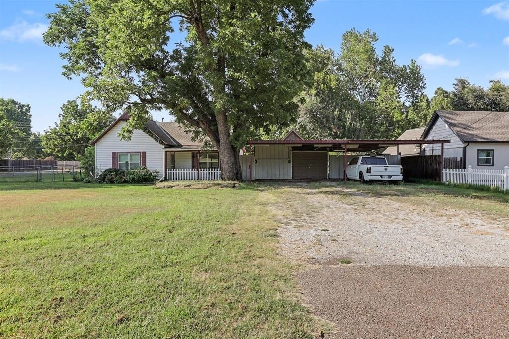 207 E Juniper Lane - Photo 0