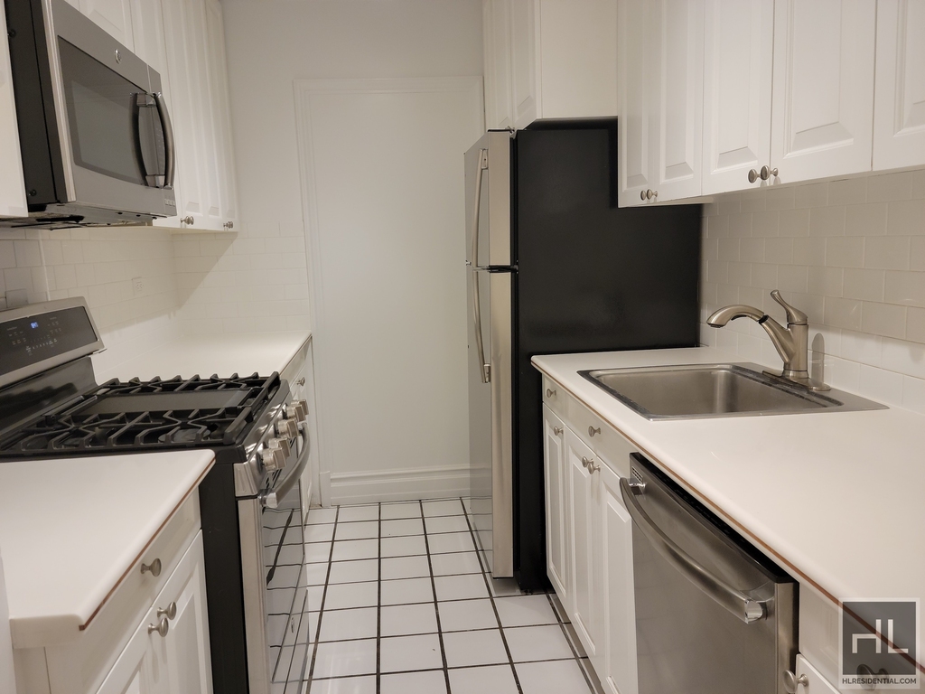 East 79 Street - Photo 1