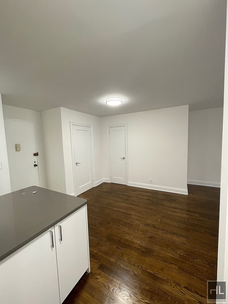 East 56 Street - Photo 10