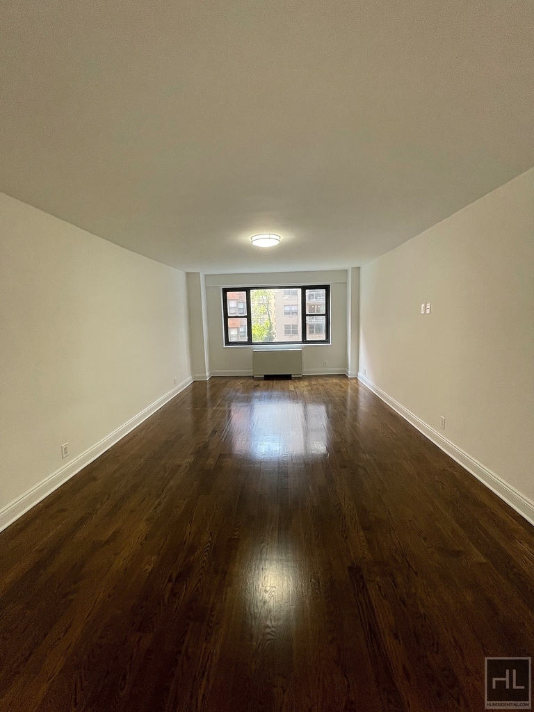 East 56 Street - Photo 5