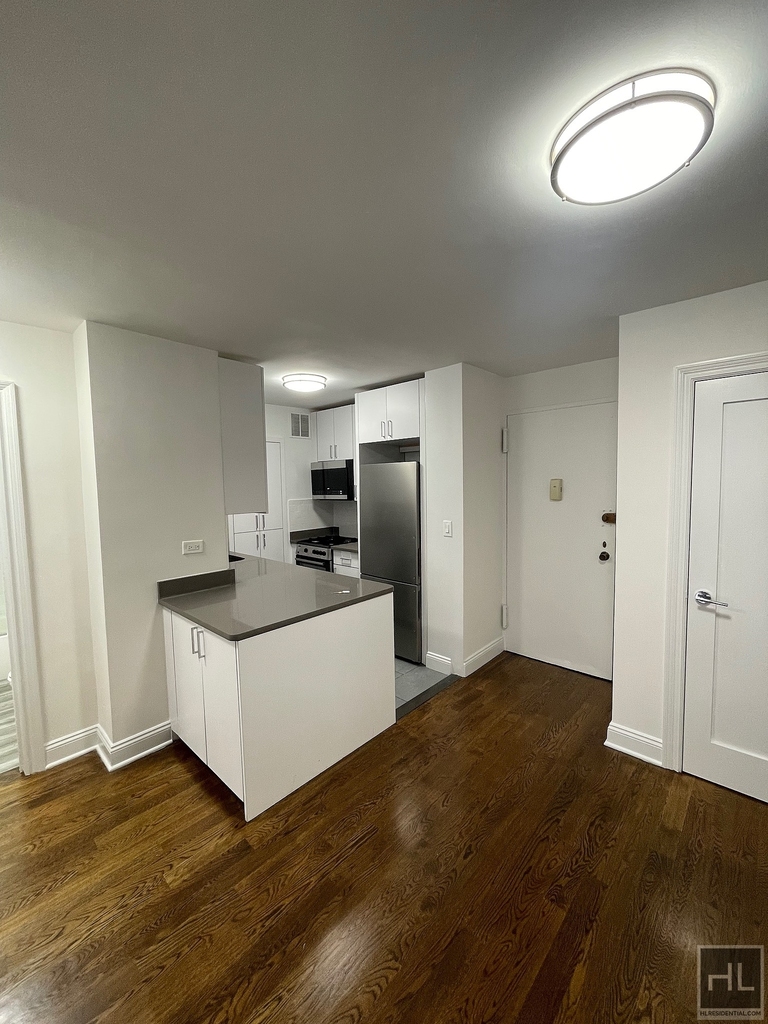 East 56 Street - Photo 1