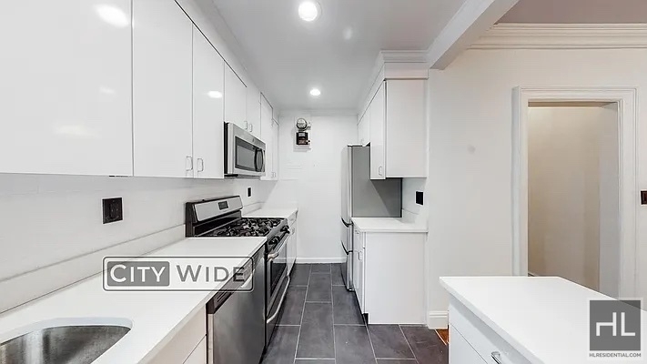 West 12 Street - Photo 3