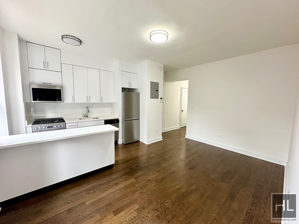 West 12 Street - Photo 0
