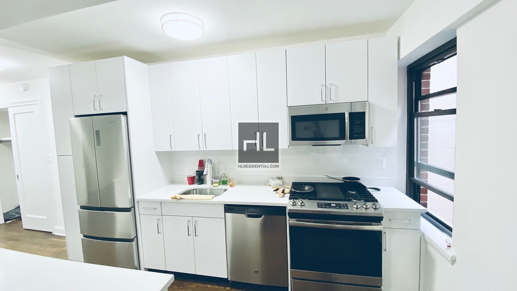 East 57th Street - Photo 3