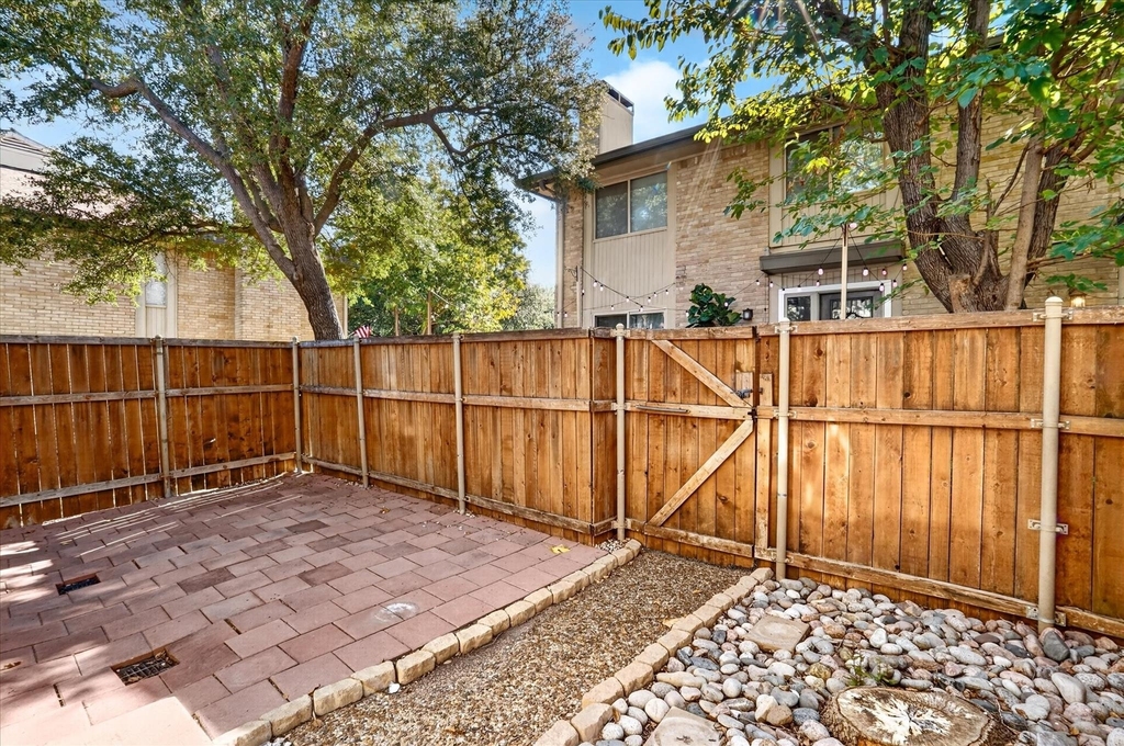 2612 Custer Parkway - Photo 12