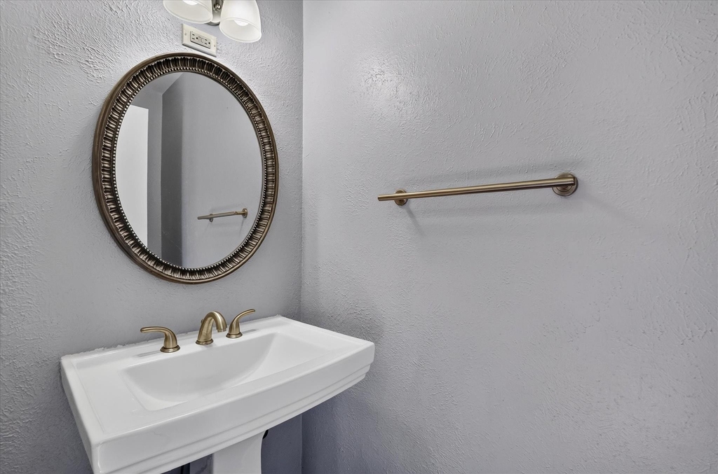 2612 Custer Parkway - Photo 10